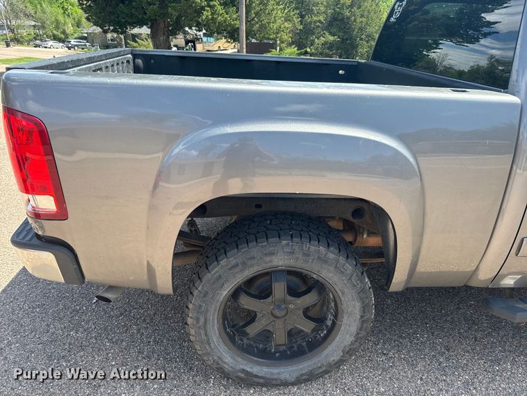 image for item EJ2825 2007 GMC  Sierra 1500 Crew Cab pickup truck