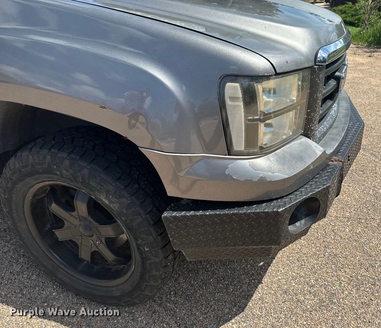 image for item EJ2825 2007 GMC  Sierra 1500 Crew Cab pickup truck