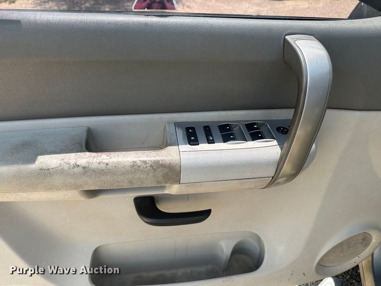 image for item EJ2825 2007 GMC  Sierra 1500 Crew Cab pickup truck