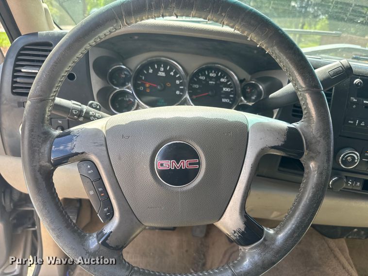 image for item EJ2825 2007 GMC  Sierra 1500 Crew Cab pickup truck