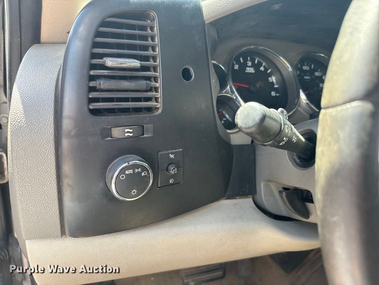 image for item EJ2825 2007 GMC  Sierra 1500 Crew Cab pickup truck