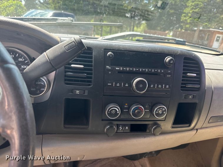 image for item EJ2825 2007 GMC  Sierra 1500 Crew Cab pickup truck