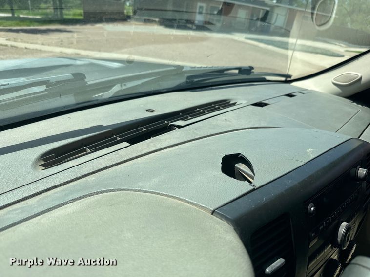 image for item EJ2825 2007 GMC  Sierra 1500 Crew Cab pickup truck