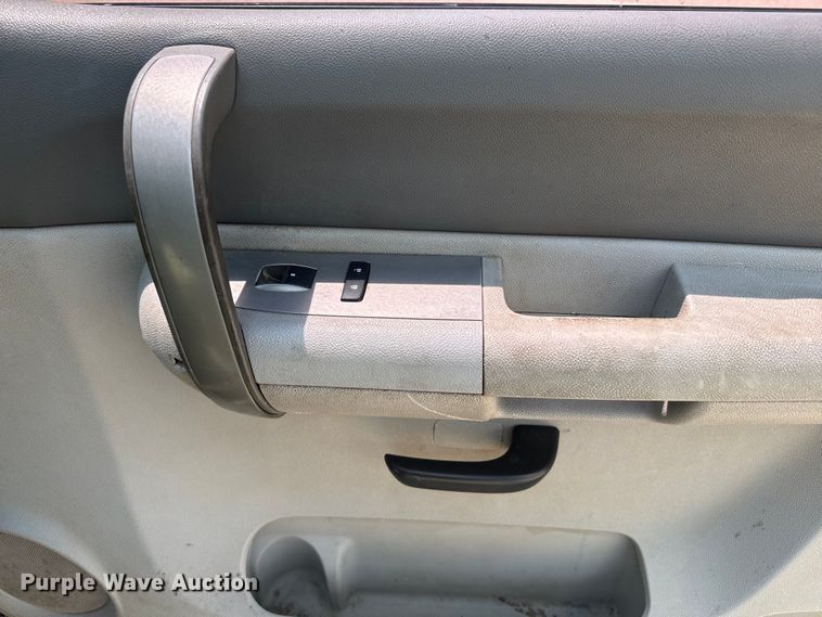 image for item EJ2825 2007 GMC  Sierra 1500 Crew Cab pickup truck