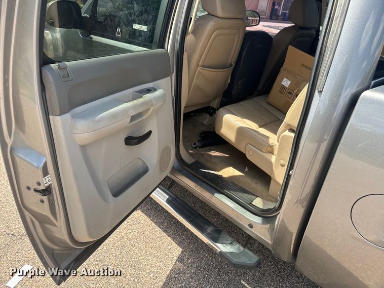 image for item EJ2825 2007 GMC  Sierra 1500 Crew Cab pickup truck