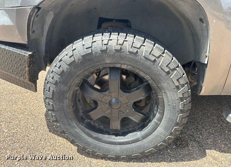 image for item EJ2825 2007 GMC  Sierra 1500 Crew Cab pickup truck