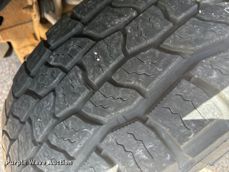 image for item EJ2825 2007 GMC  Sierra 1500 Crew Cab pickup truck