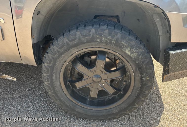 image for item EJ2825 2007 GMC  Sierra 1500 Crew Cab pickup truck