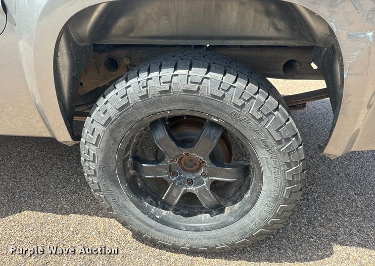 image for item EJ2825 2007 GMC  Sierra 1500 Crew Cab pickup truck