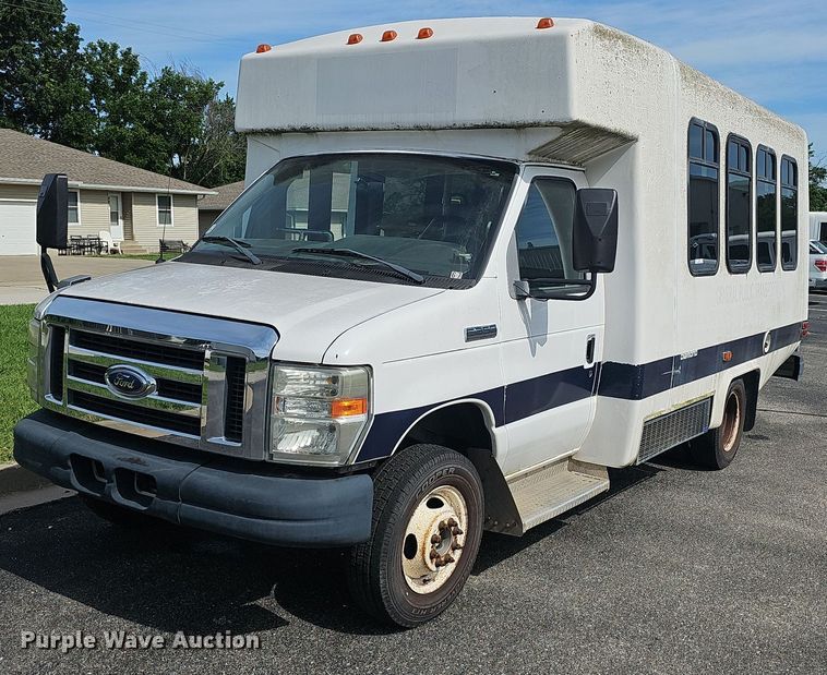 image for item EJ5540 2009 Ford E350 shuttle bus
