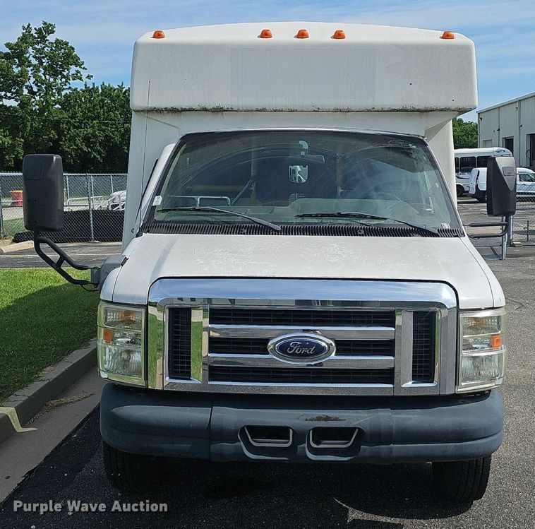 image for item EJ5540 2009 Ford E350 shuttle bus