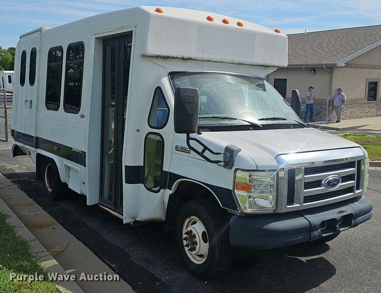 image for item EJ5540 2009 Ford E350 shuttle bus