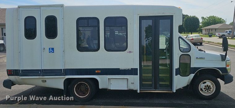 image for item EJ5540 2009 Ford E350 shuttle bus