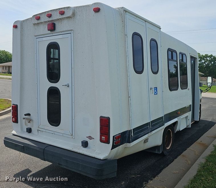 image for item EJ5540 2009 Ford E350 shuttle bus