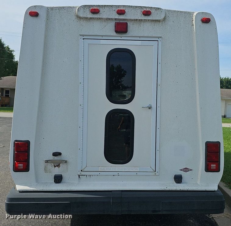 image for item EJ5540 2009 Ford E350 shuttle bus