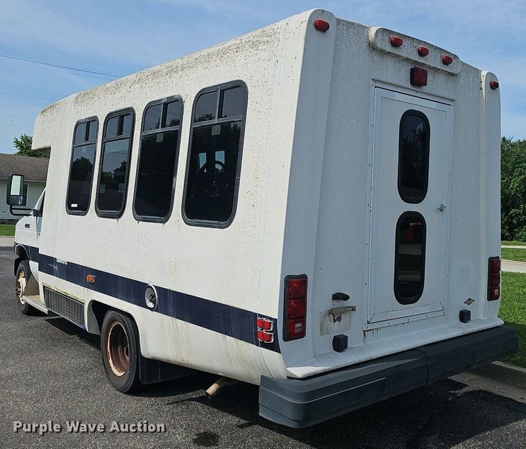 image for item EJ5540 2009 Ford E350 shuttle bus