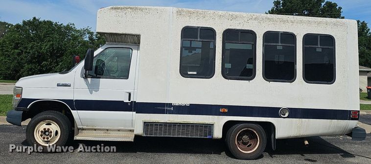image for item EJ5540 2009 Ford E350 shuttle bus