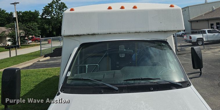 image for item EJ5540 2009 Ford E350 shuttle bus