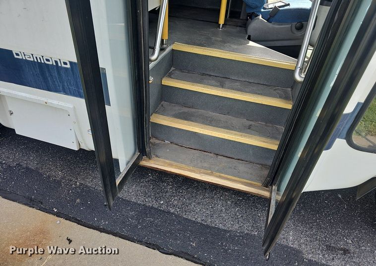 image for item EJ5540 2009 Ford E350 shuttle bus