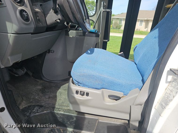 image for item EJ5540 2009 Ford E350 shuttle bus