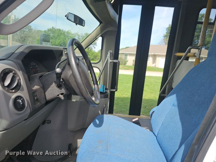 image for item EJ5540 2009 Ford E350 shuttle bus