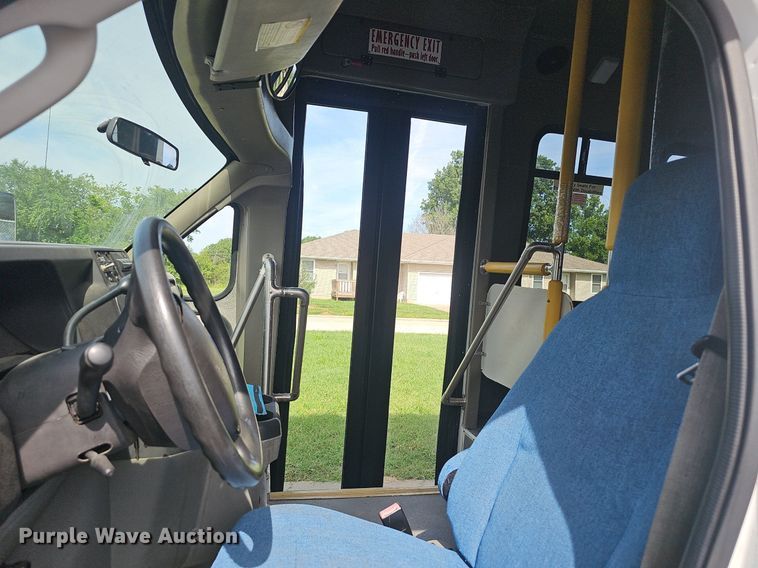 image for item EJ5540 2009 Ford E350 shuttle bus