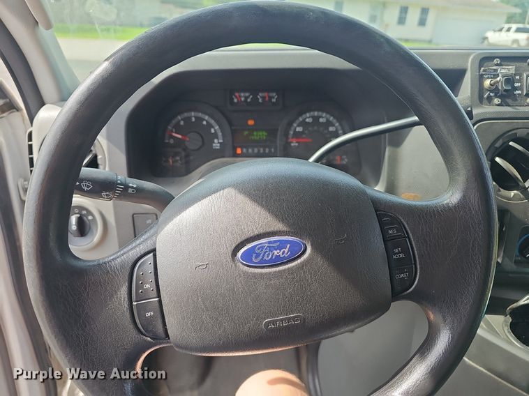 image for item EJ5540 2009 Ford E350 shuttle bus