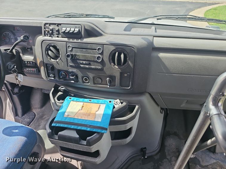 image for item EJ5540 2009 Ford E350 shuttle bus