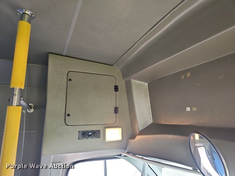 image for item EJ5540 2009 Ford E350 shuttle bus