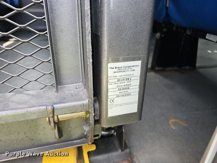 image for item EJ5540 2009 Ford E350 shuttle bus