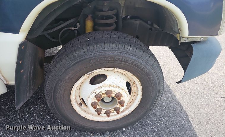 image for item EJ5540 2009 Ford E350 shuttle bus