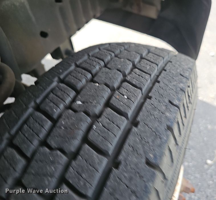 image for item EJ5540 2009 Ford E350 shuttle bus