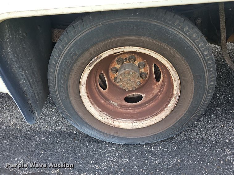 image for item EJ5540 2009 Ford E350 shuttle bus