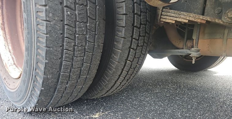 image for item EJ5540 2009 Ford E350 shuttle bus