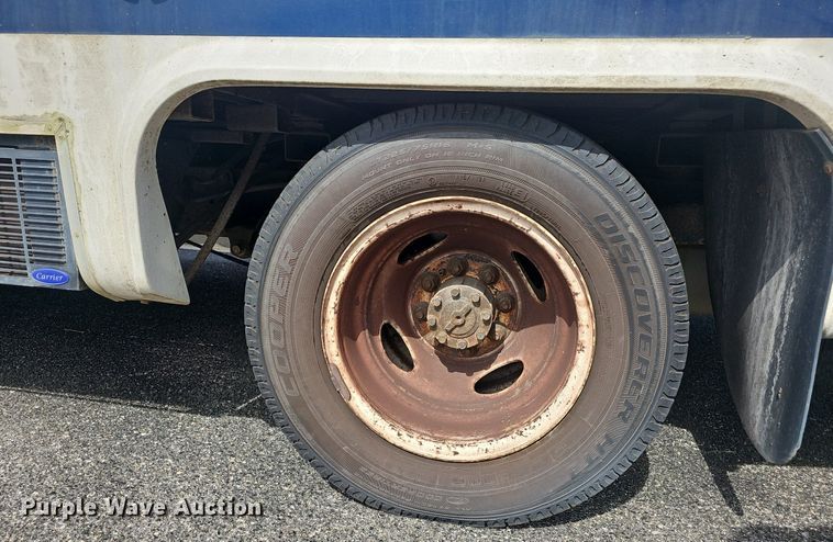 image for item EJ5540 2009 Ford E350 shuttle bus