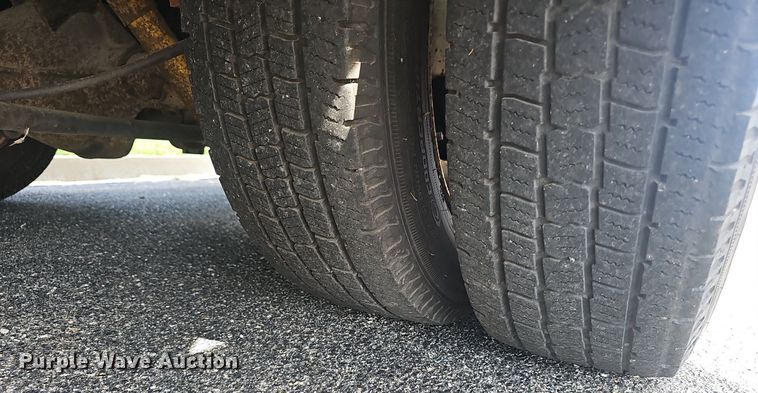 image for item EJ5540 2009 Ford E350 shuttle bus