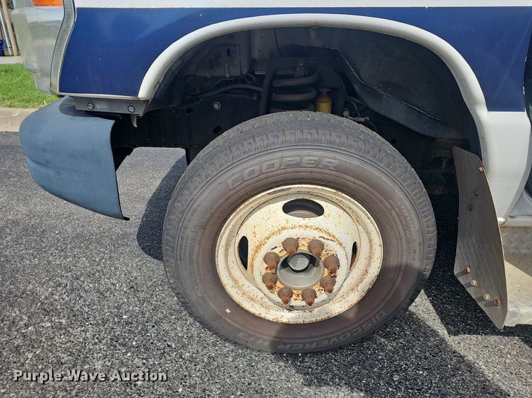 image for item EJ5540 2009 Ford E350 shuttle bus