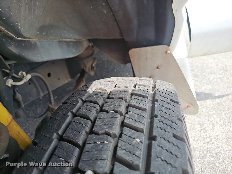 image for item EJ5540 2009 Ford E350 shuttle bus