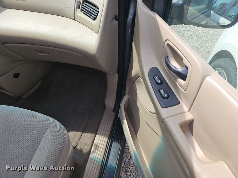 image for item EJ5545 2002 Ford Windstar LX van