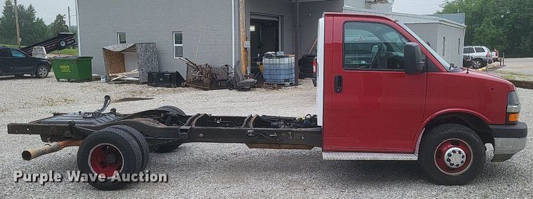 image for item EJ7985 2015 Chevrolet Express G4500 van cab and chassis
