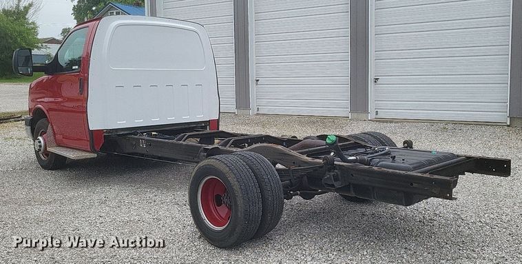 image for item EJ7985 2015 Chevrolet Express G4500 van cab and chassis