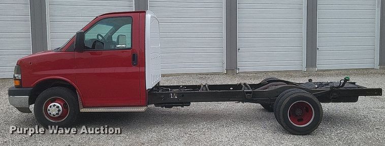 image for item EJ7985 2015 Chevrolet Express G4500 van cab and chassis