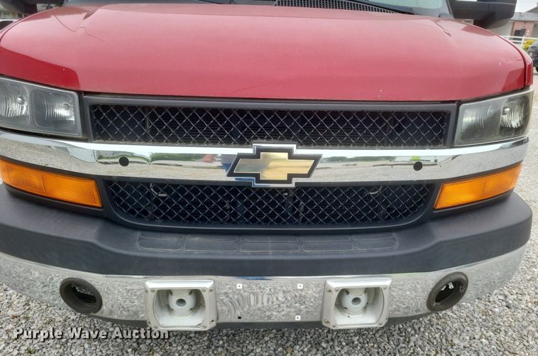 image for item EJ7985 2015 Chevrolet Express G4500 van cab and chassis