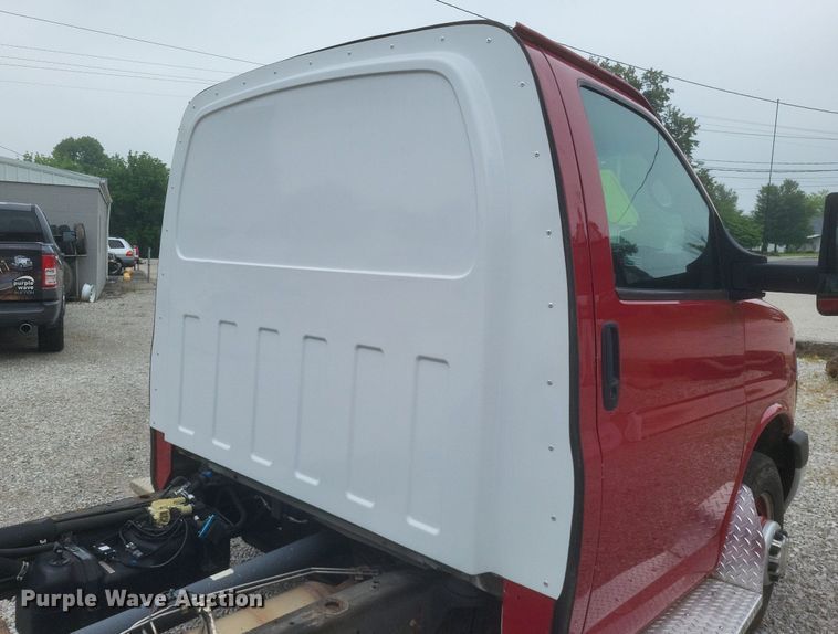image for item EJ7985 2015 Chevrolet Express G4500 van cab and chassis