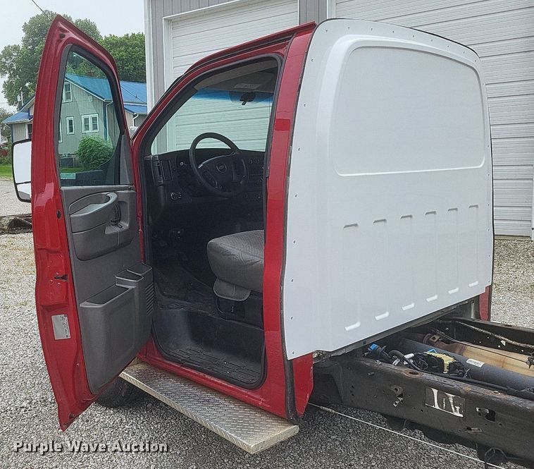 image for item EJ7985 2015 Chevrolet Express G4500 van cab and chassis