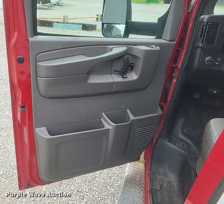 image for item EJ7985 2015 Chevrolet Express G4500 van cab and chassis