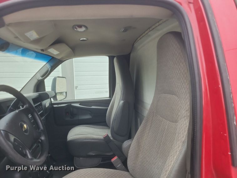 image for item EJ7985 2015 Chevrolet Express G4500 van cab and chassis