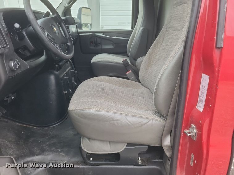 image for item EJ7985 2015 Chevrolet Express G4500 van cab and chassis