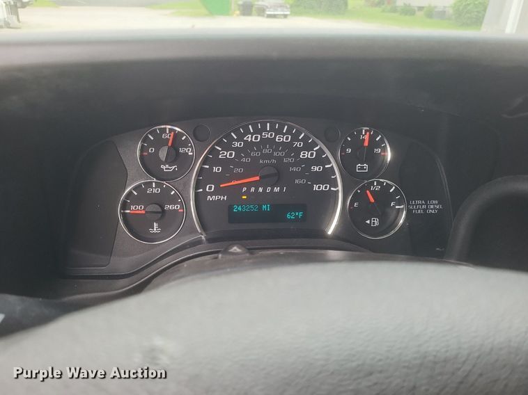 image for item EJ7985 2015 Chevrolet Express G4500 van cab and chassis