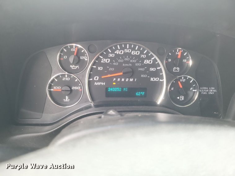 image for item EJ7985 2015 Chevrolet Express G4500 van cab and chassis